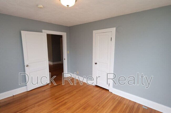 Building Photo - 504 W 6th St