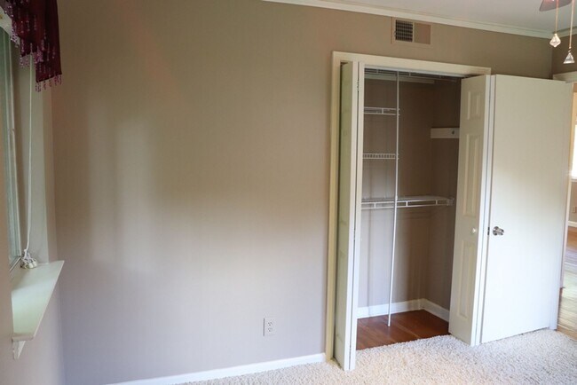 Building Photo - Irresistible 3-bedroom will leave you deli...