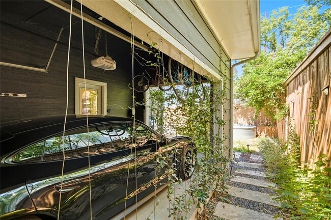 Building Photo - 2007 S L Davis Ave