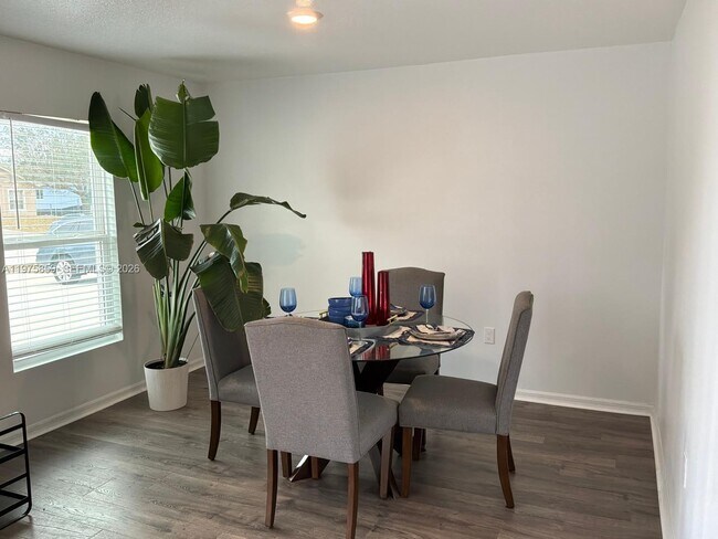 Building Photo - 2180 SW Cameo Blvd