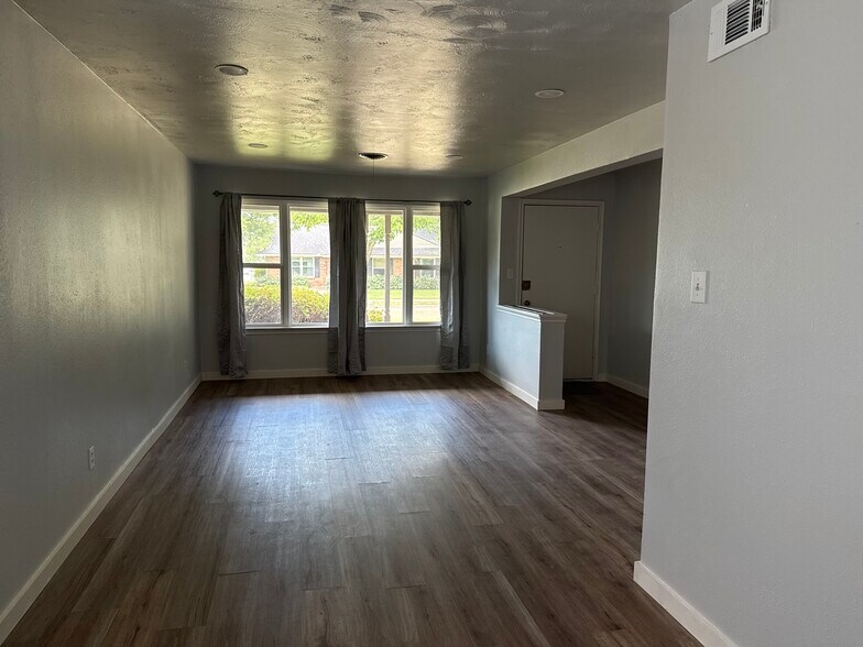 Building Photo - 9655 Lanward Dr