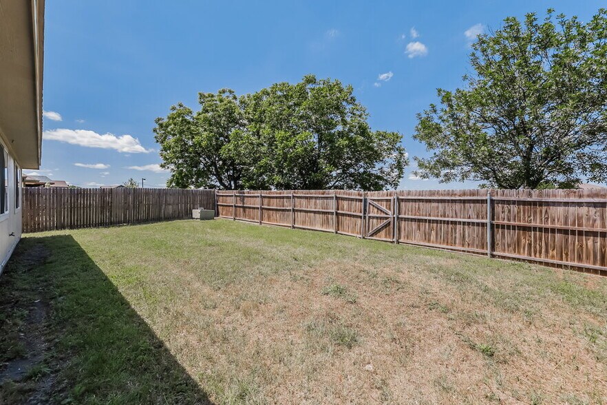 Building Photo - 5904 Heatherglen Terrace