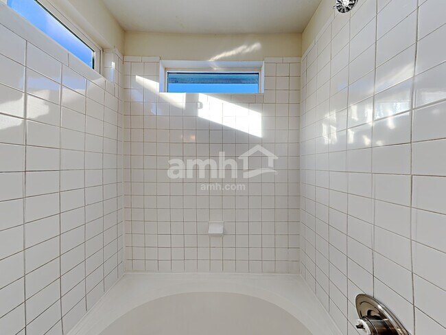 Building Photo - 411 Grey Swallow St