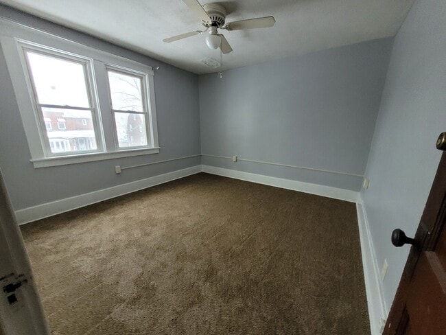 Building Photo - 857 Newton Ave