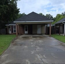 Building Photo - A Great Starter Home Just For YOU!