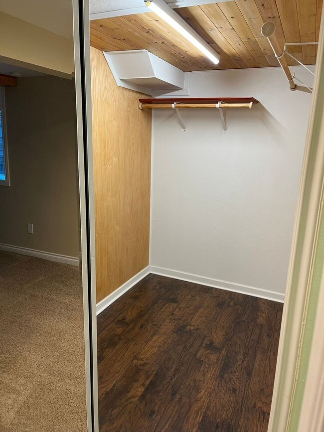 Building Photo - Urban Craftsman Gem!