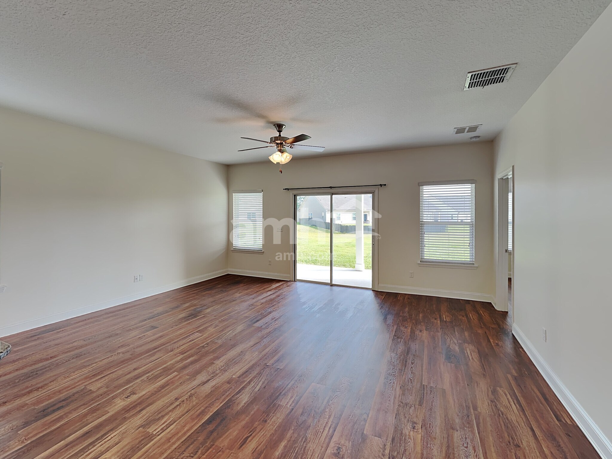 Building Photo - 3302 Roundabout Dr