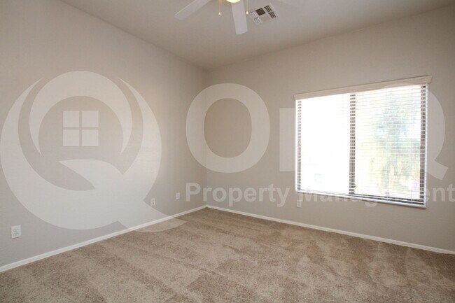 Building Photo - 2039 W Olive Way