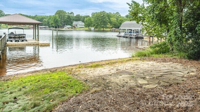 Building Photo - 112 Cedar Bluff Ln