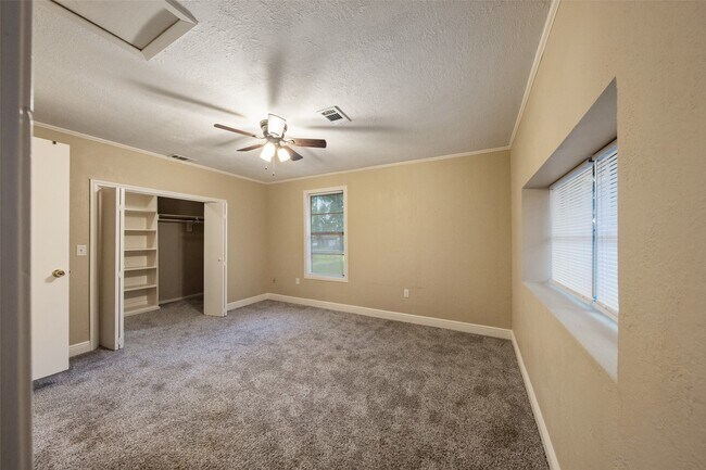 Building Photo - 1105 Thomas Ave