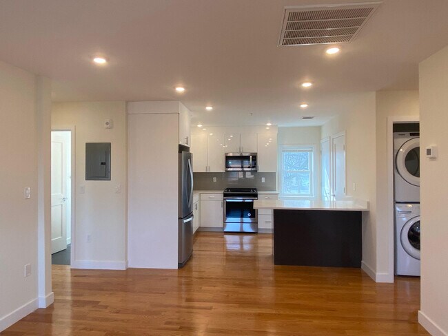 Building Photo - 15 Kelley Ct