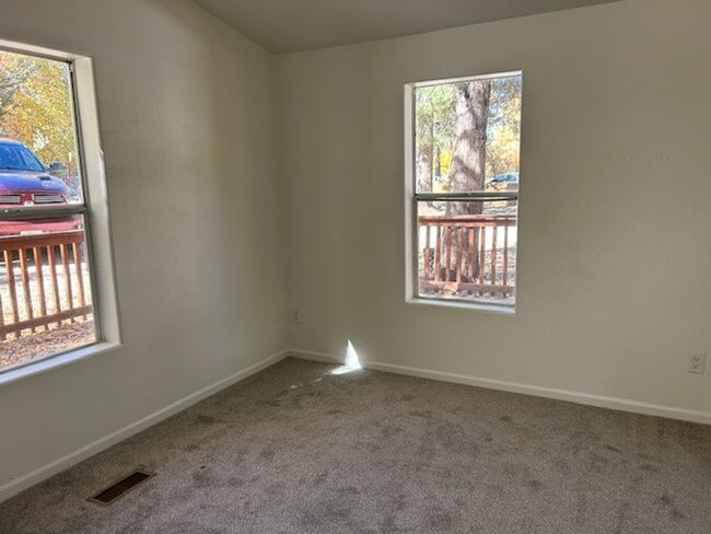 Building Photo - 3 Bedroom/2 bath in Sugarloaf