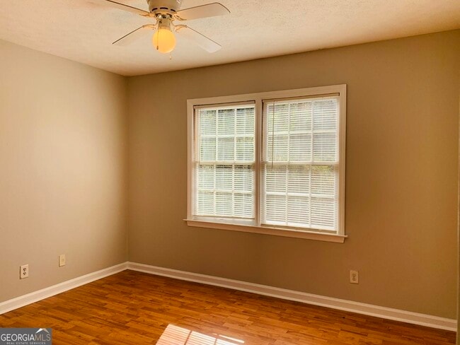 Building Photo - 208 Laurel Ln