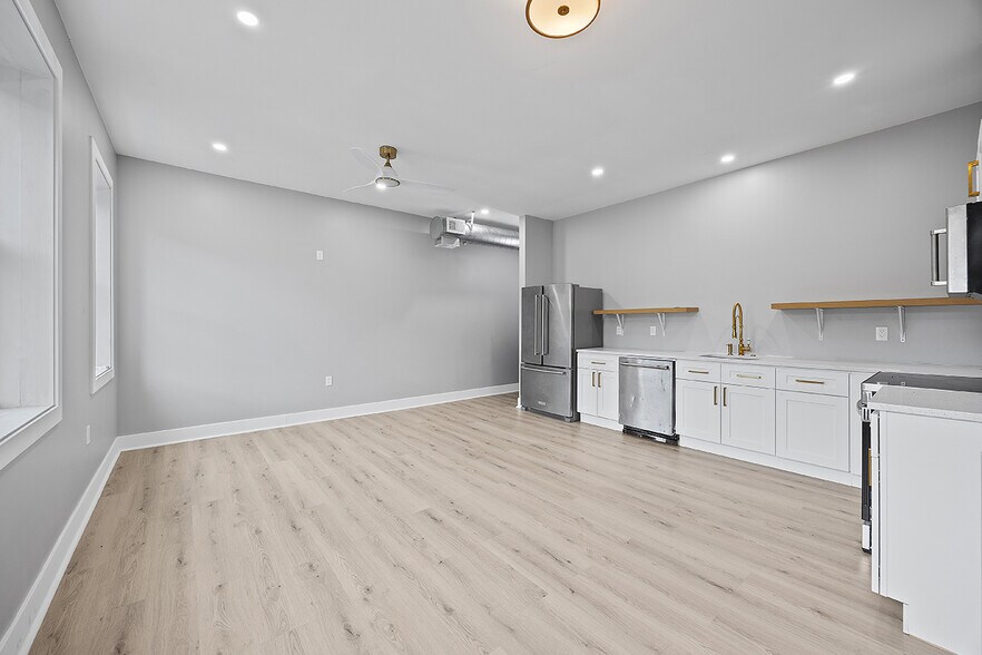 Building Photo - 1109 E Carson St