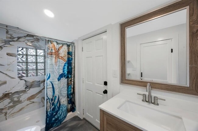 Building Photo - 1010 E Fern St