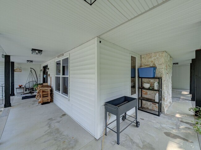 Building Photo - 17 Bauers Ln
