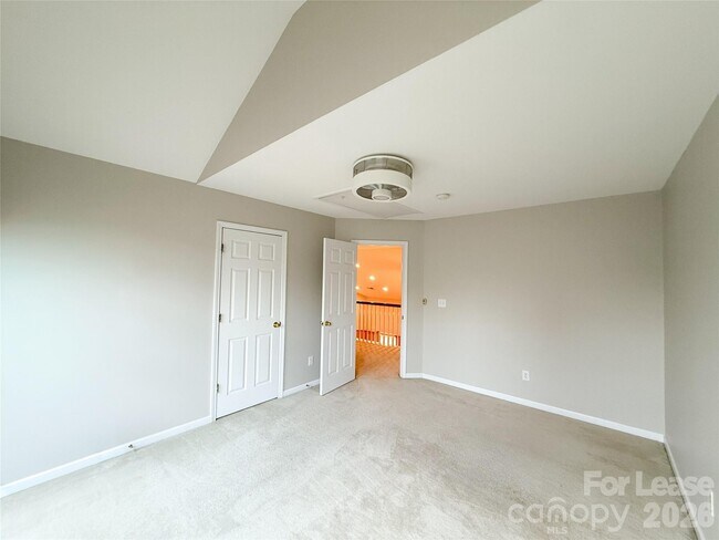 Building Photo - 8811 Singleton Ct