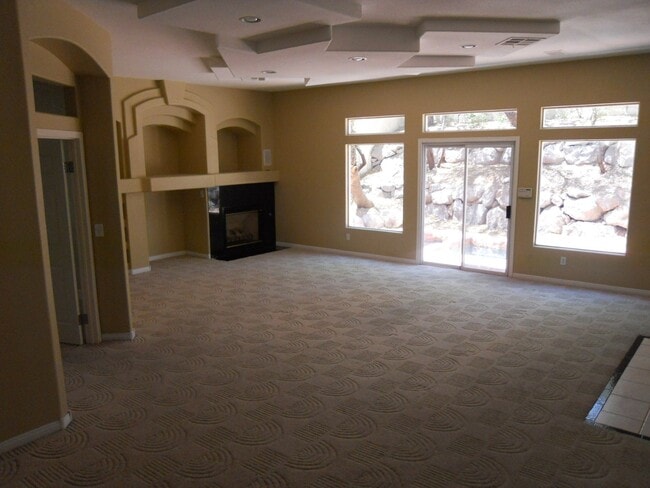 Building Photo - 5 BDR/ 4.5 BTH, Triple Master Home includi...