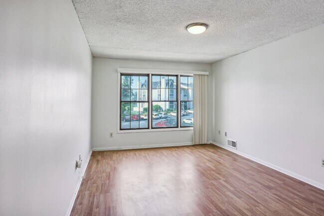 Building Photo - 41 Burlington Ct