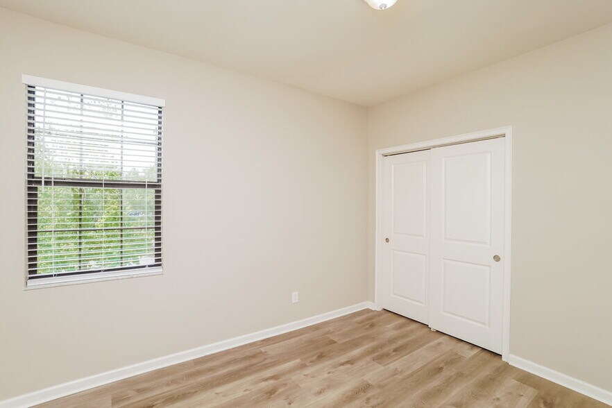 Building Photo - 5701 Colony Glen Rd