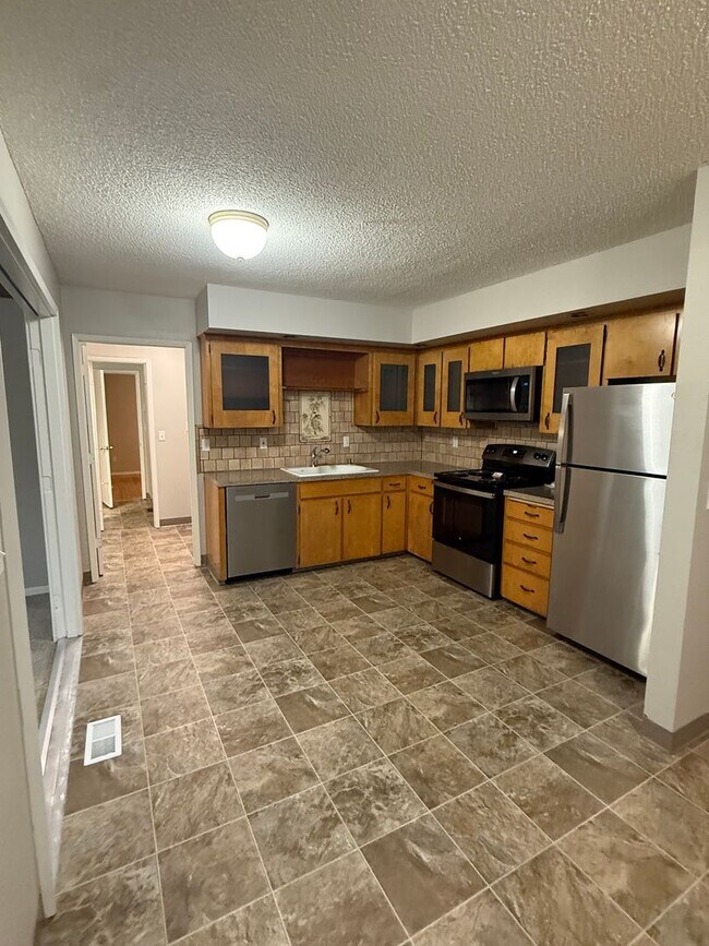 Building Photo - Charming 3 Bedroom with a Living Room, Sun Room,Huge Fenced Yard & More!