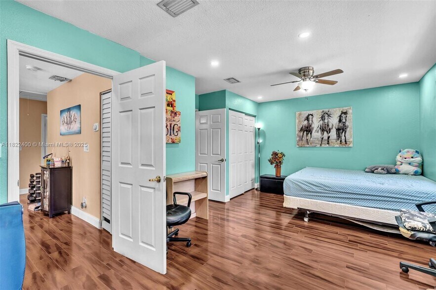 Building Photo - 16408 Sapphire Pl