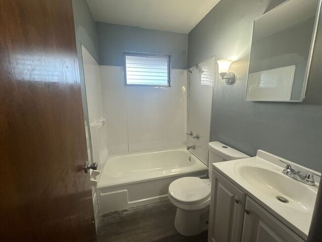 Building Photo - 3 Bedroom, 1 Bath House on Cul De Sac!