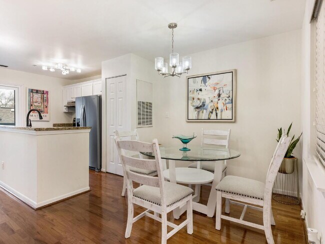 Building Photo - Charming Dilworth Condo in Olmsted Park – Walkable, Updated, Furnished Option Available. Pool Views!