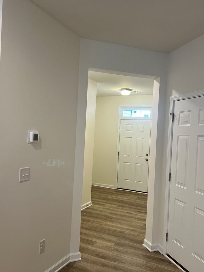 Building Photo - First Full Month's Rent FREE!