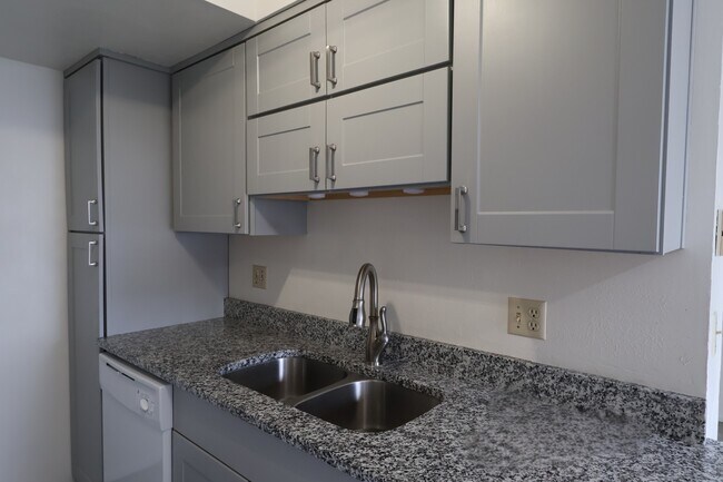 Building Photo - 1060 N 375 W