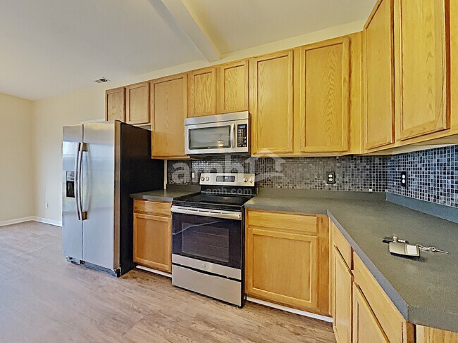 Building Photo - 1039 Vanguard Dr