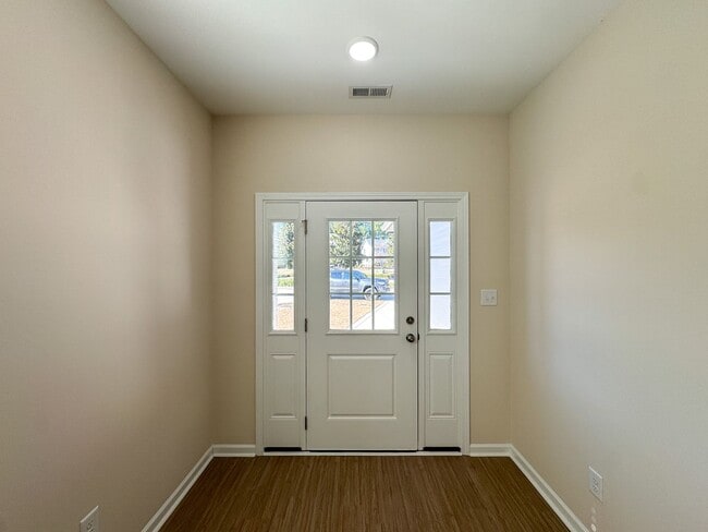 Building Photo - Stunning 3 Bed 2 Bath Home in Fayetteville