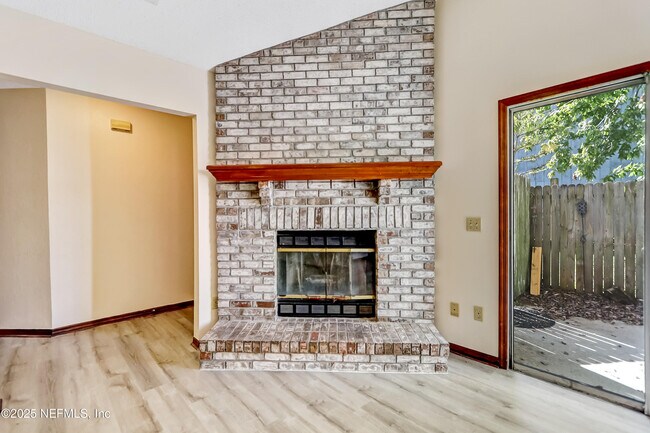 Building Photo - 12015 Cobblewood Ln N