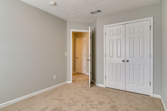 Building Photo - 3 BR/2.5 BA Villas at Concord Place Townhome!!!