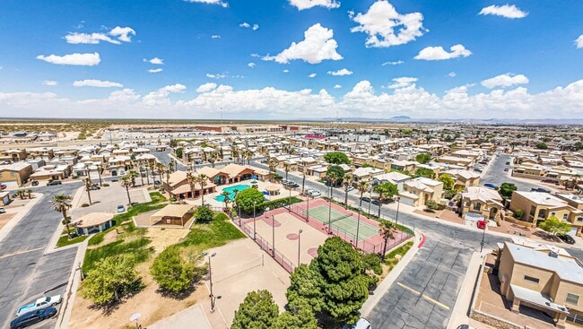 Building Photo - Beautiful 3 bed-2 baths with Casa Club/Gym...