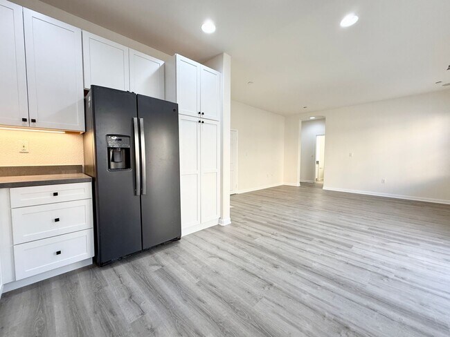 Building Photo - Renovated Coastal Home with NEW Kitchen and a Spacious Layout