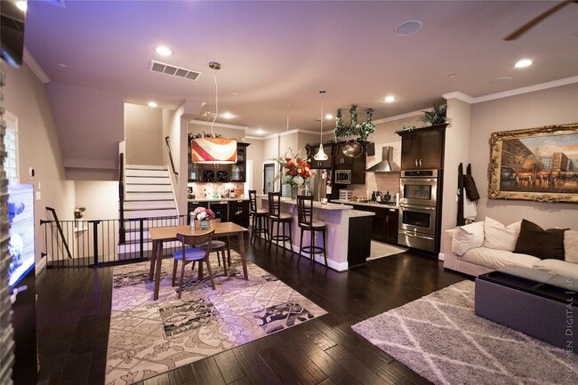 Building Photo - 1204 Cushing St