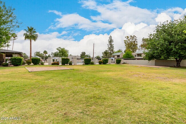 Building Photo - 8212 E Rovey Ave