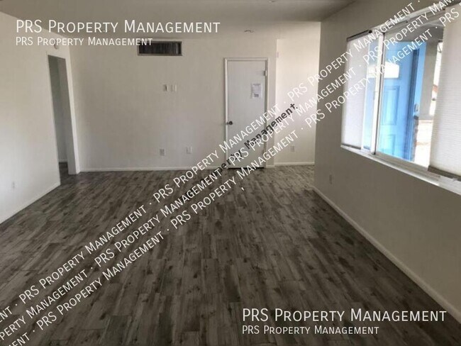 Building Photo - 603 E Solana Dr