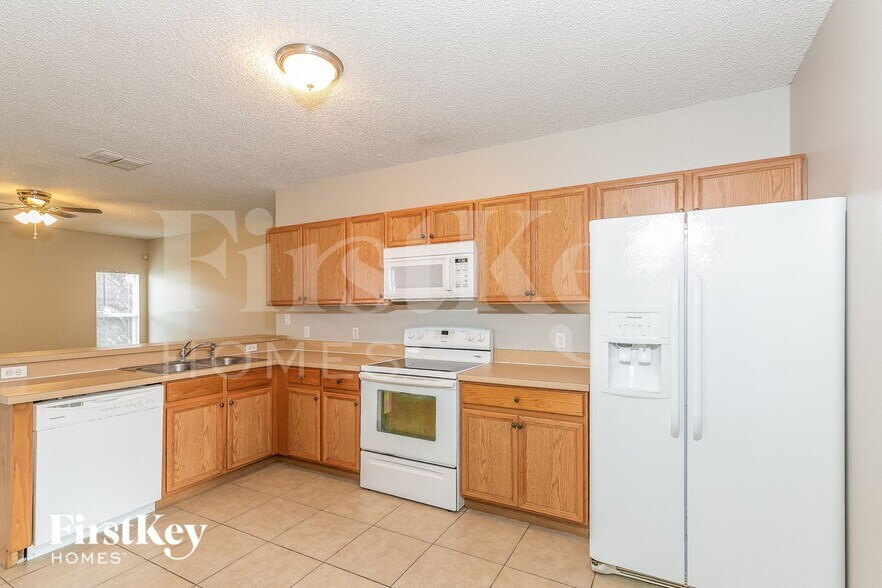 Building Photo - 927 Cannes Dr