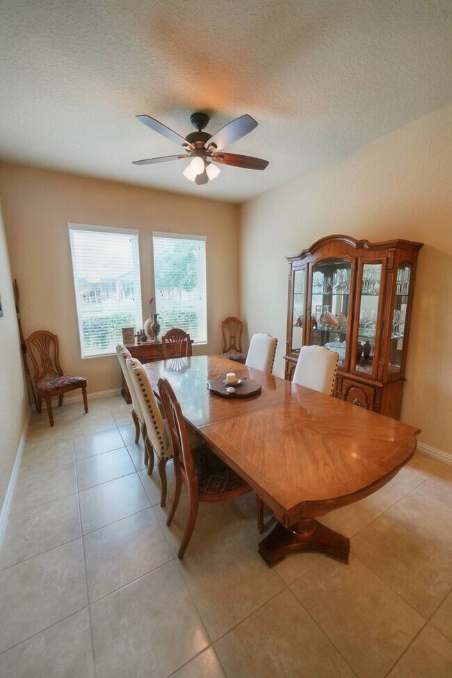 Building Photo - Executive-Style Home Now Available in Crossvine (Schertz) Realtor Commission: $750