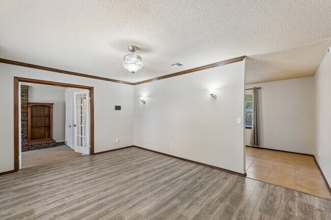 Building Photo - 3401 E Noble Dr