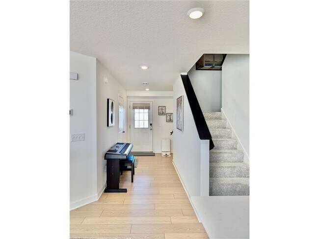Building Photo - 1073 Jubert Dr