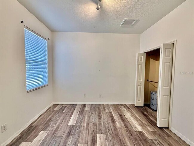 Building Photo - 10226 Evergreen Hill Dr