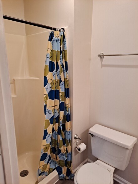 master bath - 1613 Cedar Tree Ln