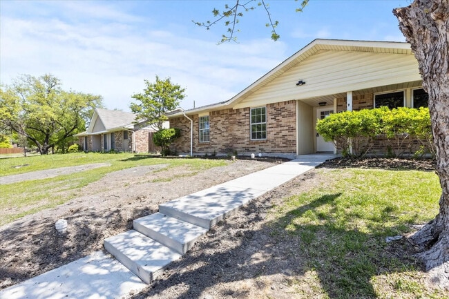 Primary Photo - 5310 Vagas Dr