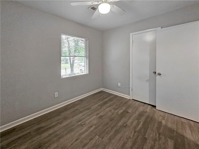 Building Photo - 8438 Stonewall Jackson Dr