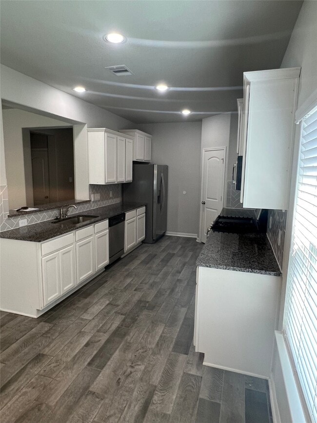 Building Photo - 303 Woodhaven Dr