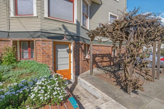 Building Photo - 1705 NW 25th Ave