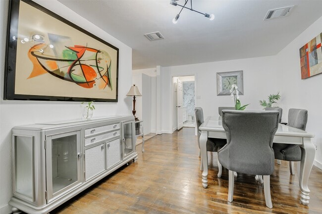 Building Photo - 706 Beaumont St